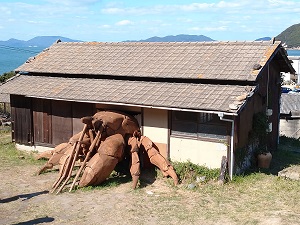 尾身大輔「ヒトクサヤドカリ」（小豆島）.jpg
