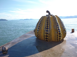 草間彌生「南瓜（かぼちゃ）」（直島）.jpg